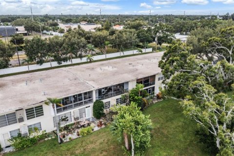 Condo in Kenneth City, Florida, 2 bedrooms № 2097635 - photo 22