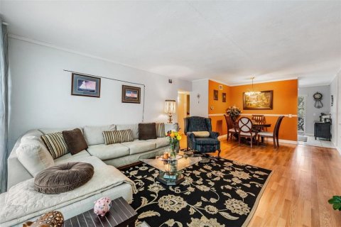 Condo in Kenneth City, Florida, 2 bedrooms № 2097635 - photo 5