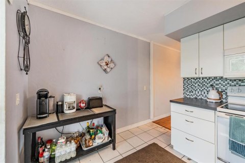 Condo in Kenneth City, Florida, 2 bedrooms № 2097635 - photo 12