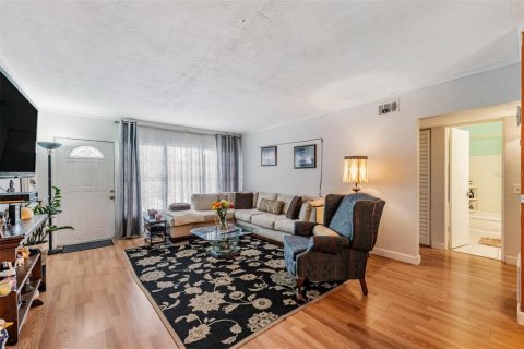 Condo in Kenneth City, Florida, 2 bedrooms № 2097635 - photo 6