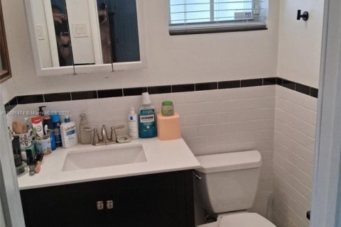 Casa en venta en Hollywood, Florida, 3 dormitorios, 142.88 m2 № 1944736 - foto 17