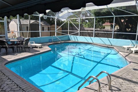 Casa en venta en Hollywood, Florida, 3 dormitorios, 142.88 m2 № 1944736 - foto 19