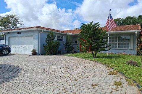 Casa en venta en Hollywood, Florida, 3 dormitorios, 142.88 m2 № 1944736 - foto 1