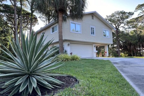 House in Saint Petersburg, Florida 5 bedrooms, 208.1 sq.m. № 1802356 - photo 2