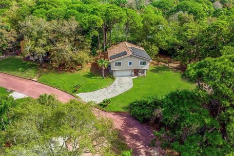 House in Saint Petersburg, Florida 5 bedrooms, 208.1 sq.m. № 1802356 - photo 1