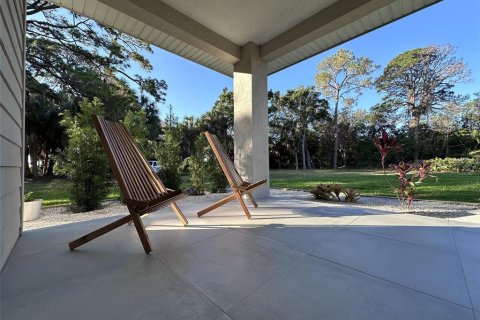 House in Saint Petersburg, Florida 5 bedrooms, 208.1 sq.m. № 1802356 - photo 4