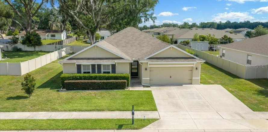 House in Ocala, Florida 4 bedrooms, 215.44 sq.m. № 2238446