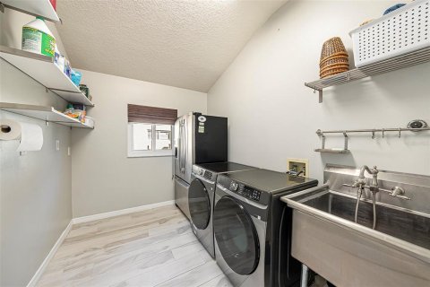 House in Tampa, Florida 4 bedrooms, 315.12 sq.m. № 2142278 - photo 26