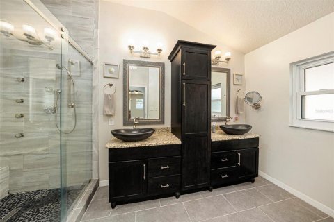 House in Tampa, Florida 4 bedrooms, 315.12 sq.m. № 2142278 - photo 18