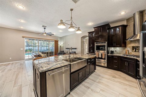 House in Tampa, Florida 4 bedrooms, 315.12 sq.m. № 2142278 - photo 9