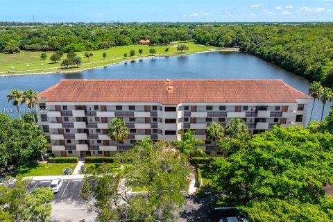 Condo in Coconut Creek, Florida, 2 bedrooms  № 1781803 - photo 1