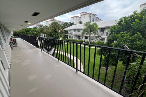 Condo in Palm Beach Shores, Florida, 1 bedroom № 2081932 - photo 14