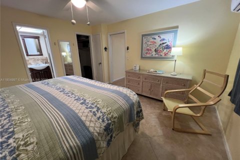 Condo in Palm Beach Shores, Florida, 1 bedroom № 2081932 - photo 11