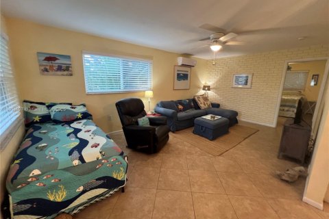Condo in Palm Beach Shores, Florida, 1 bedroom № 2081932 - photo 5