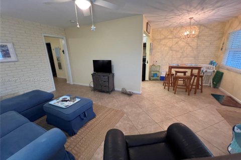 Condo in Palm Beach Shores, Florida, 1 bedroom № 2081932 - photo 6