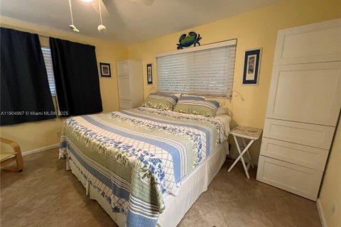 Condo in Palm Beach Shores, Florida, 1 bedroom № 2081932 - photo 8