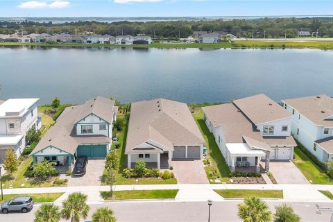 House in Orlando, Florida 4 bedrooms, 269.14 sq.m. № 2200281 - photo 3