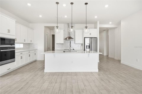 House in Orlando, Florida 4 bedrooms, 269.14 sq.m. № 2200281 - photo 4