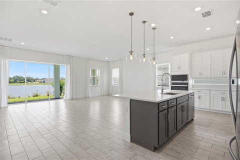 House in Orlando, Florida 4 bedrooms, 269.14 sq.m. № 2200281 - photo 9