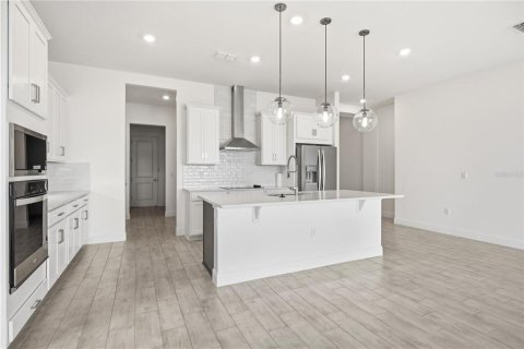 House in Orlando, Florida 4 bedrooms, 269.14 sq.m. № 2200281 - photo 5