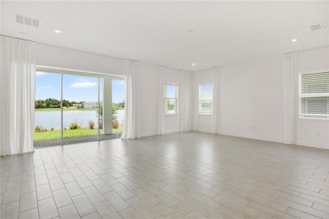 House in Orlando, Florida 4 bedrooms, 269.14 sq.m. № 2200281 - photo 12