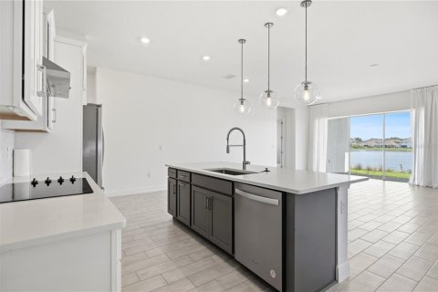 House in Orlando, Florida 4 bedrooms, 269.14 sq.m. № 2200281 - photo 8
