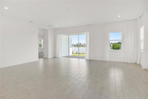 House in Orlando, Florida 4 bedrooms, 269.14 sq.m. № 2200281 - photo 7