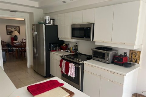 Condo in Aventura, Florida, 2 bedrooms  № 1765000 - photo 26