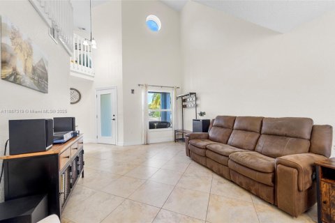 House in Sunrise, Florida 4 bedrooms, 199 sq.m. № 1933016 - photo 2