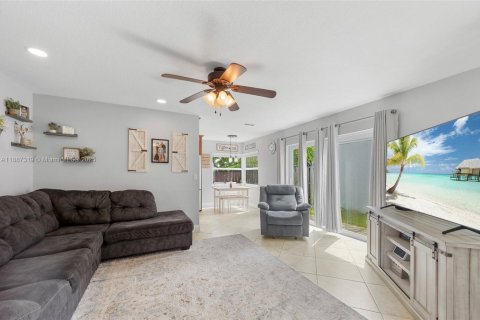 House in Sunrise, Florida 4 bedrooms, 199 sq.m. № 1933016 - photo 9