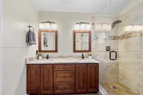 House in Sunrise, Florida 4 bedrooms, 199 sq.m. № 1933016 - photo 15