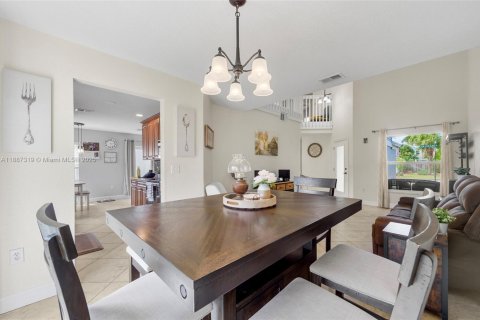 House in Sunrise, Florida 4 bedrooms, 199 sq.m. № 1933016 - photo 5
