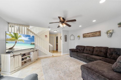 House in Sunrise, Florida 4 bedrooms, 199 sq.m. № 1933016 - photo 10