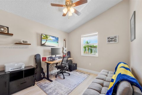 House in Sunrise, Florida 4 bedrooms, 199 sq.m. № 1933016 - photo 22