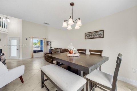 House in Sunrise, Florida 4 bedrooms, 199 sq.m. № 1933016 - photo 4