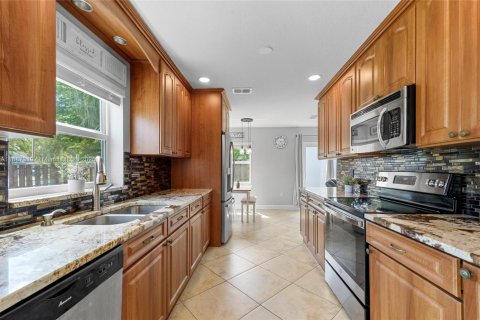 House in Sunrise, Florida 4 bedrooms, 199 sq.m. № 1933016 - photo 7