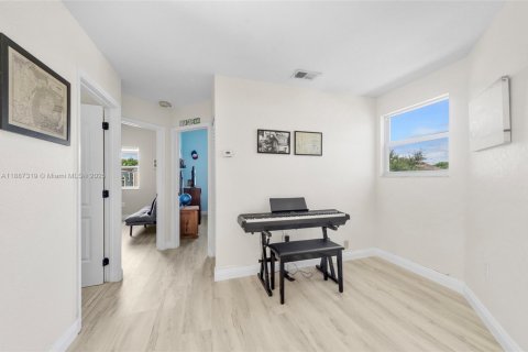 House in Sunrise, Florida 4 bedrooms, 199 sq.m. № 1933016 - photo 17