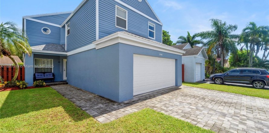 House in Sunrise, Florida 4 bedrooms, 199 sq.m. № 1933016