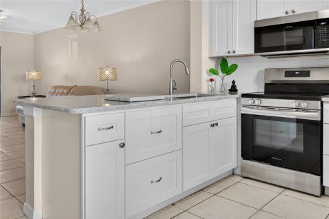 Condo in Punta Gorda, Florida, 2 bedrooms  № 2385915 - photo 9