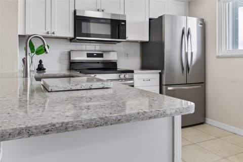 Condo in Punta Gorda, Florida, 2 bedrooms  № 2385915 - photo 8