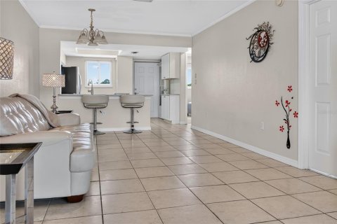 Condo in Punta Gorda, Florida, 2 bedrooms  № 2385915 - photo 15
