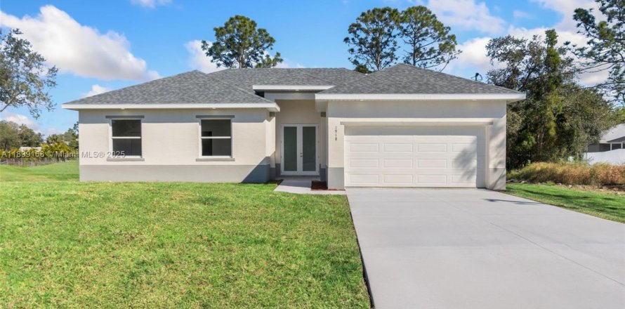 Villa ou maison à Lehigh Acres, Floride 4 chambres, 152.27 m2 № 1951925