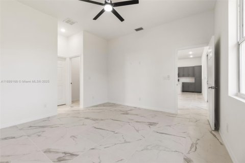 Villa ou maison à vendre à Lehigh Acres, Floride: 4 chambres, 152.27 m2 № 1951925 - photo 6