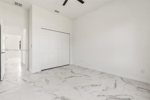 Villa ou maison à vendre à Lehigh Acres, Floride: 4 chambres, 152.27 m2 № 1951925 - photo 10