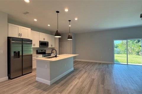 Casa en alquiler en Port Charlotte, Florida, 4 dormitorios, 149.2 m2 № 1886991 - foto 2