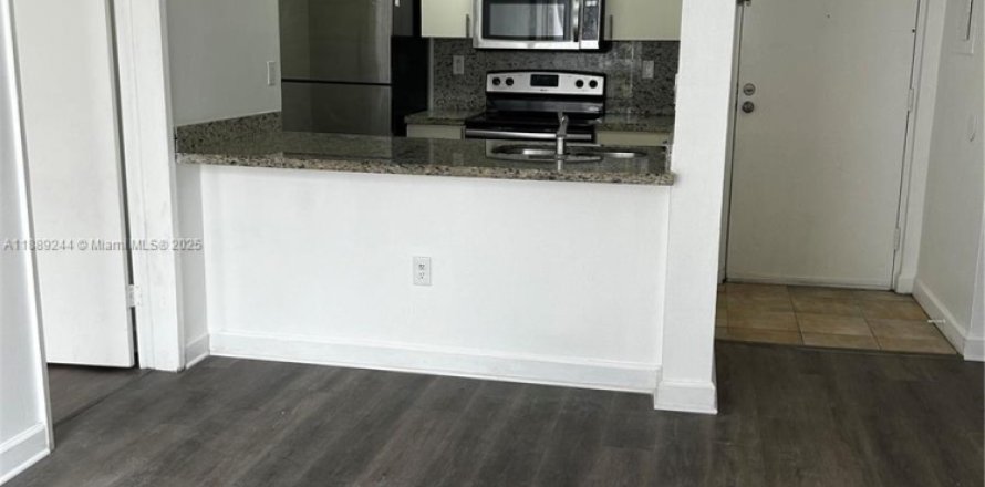 Condominio en Hialeah, Florida, 2 dormitorios № 1941283