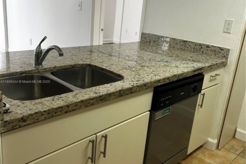 Condominio en alquiler en Hialeah, Florida, 2 dormitorios, 84.36 m2 № 1941283 - foto 4
