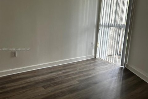 Condominio en alquiler en Hialeah, Florida, 2 dormitorios, 84.36 m2 № 1941283 - foto 8