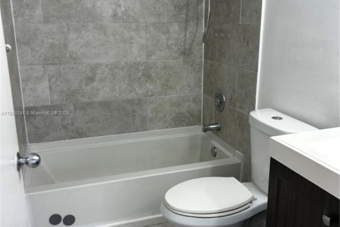 Condominio en alquiler en Hialeah, Florida, 2 dormitorios, 84.36 m2 № 1941283 - foto 11