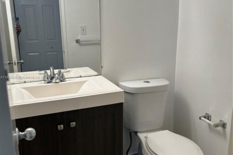 Condominio en alquiler en Hialeah, Florida, 2 dormitorios, 84.36 m2 № 1941283 - foto 6